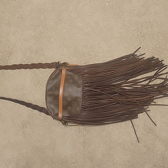 Fringe Louis Vuitton crossbody bag - Picture 1 of 4